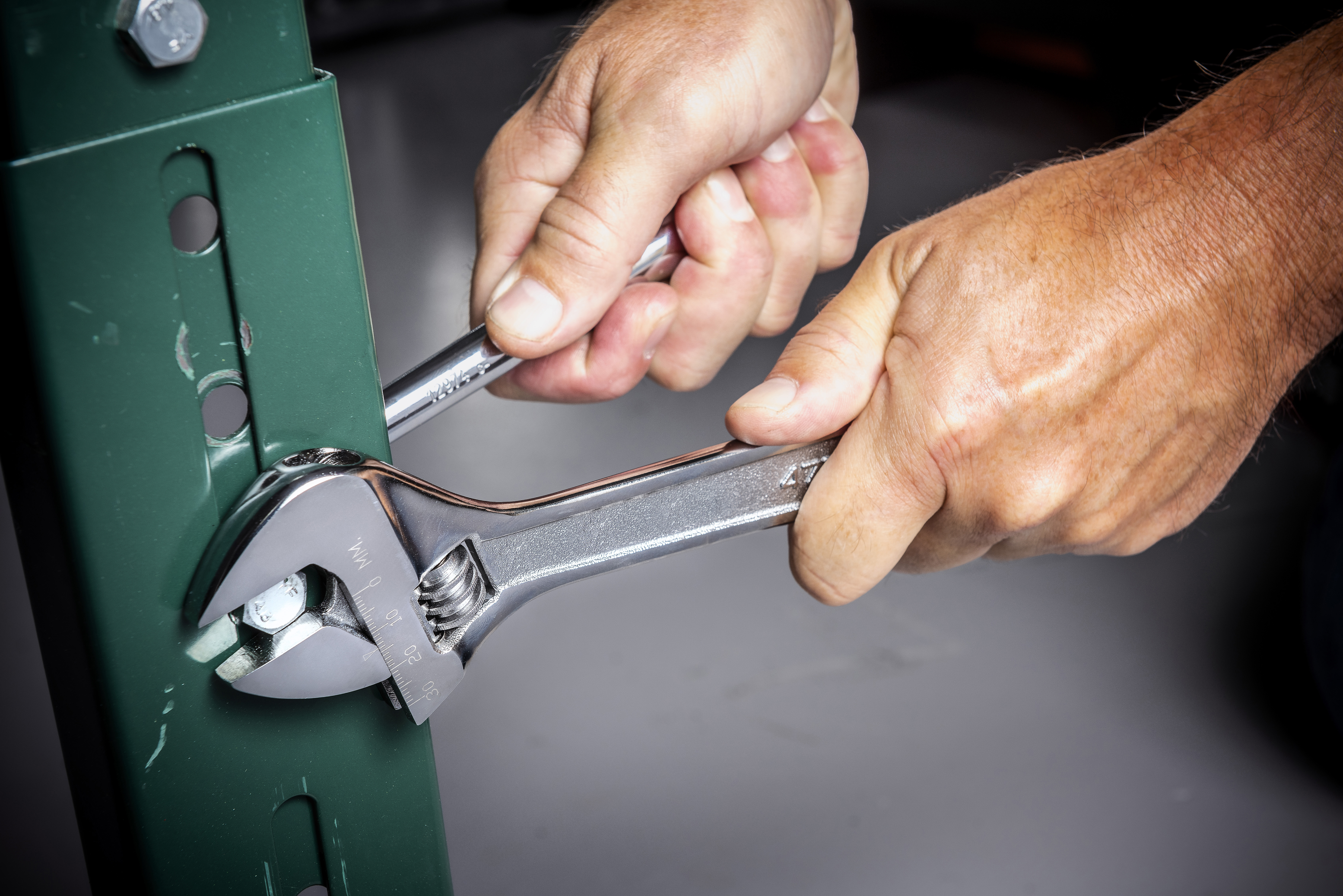 SAT_ST47204SC_IMG-INUSE.jpg SATA Adjustable Wrench in use
