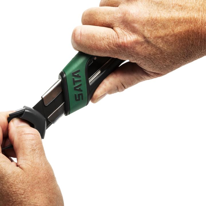 Rubber Grip Snap-Off Knife, 7-Point, 25x125mm - SATA